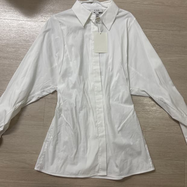 코스 화이트 밴딩 셔츠 택달린 새상품