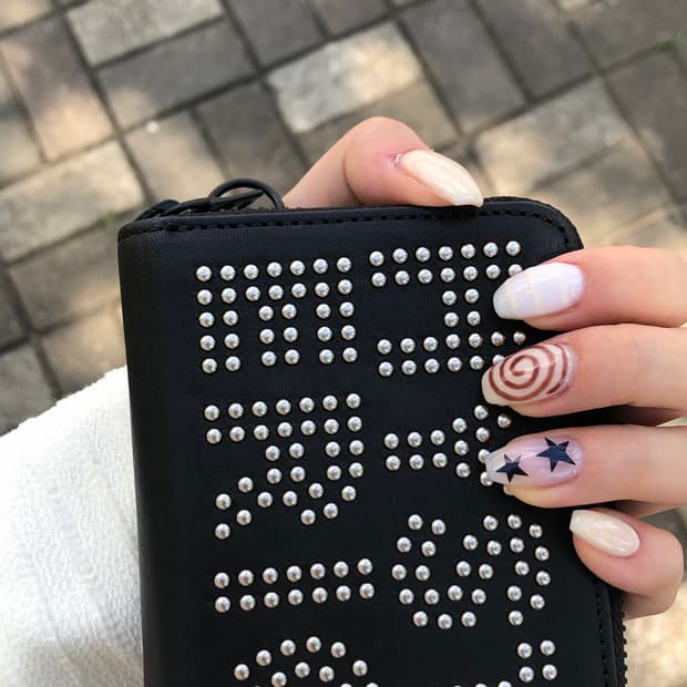 히스테릭글래머 스터드 라운드 지퍼 지갑