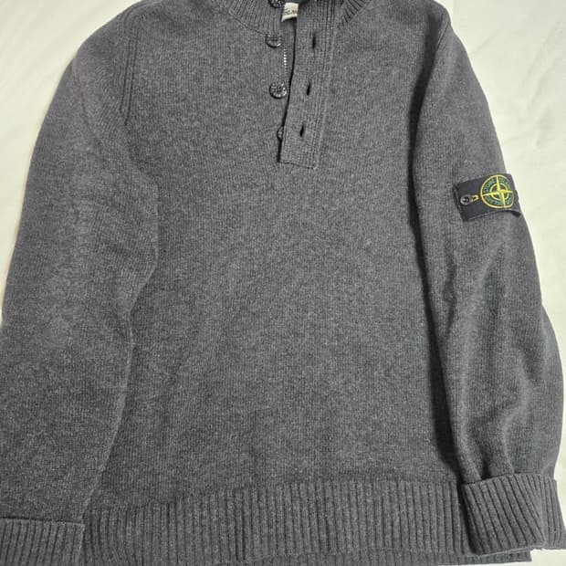 스톤아일랜드 반집업 니트