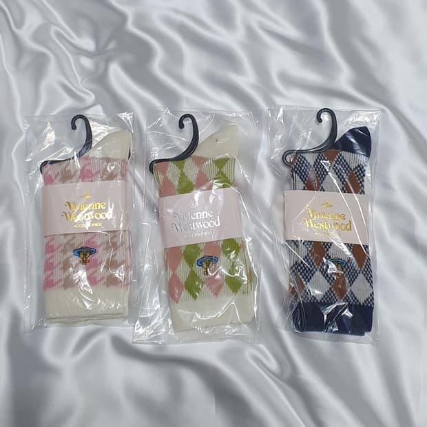 네이비 크림베이지 핑크 브라운 올리브 체크 도형 비비안웨스트우드  양말 