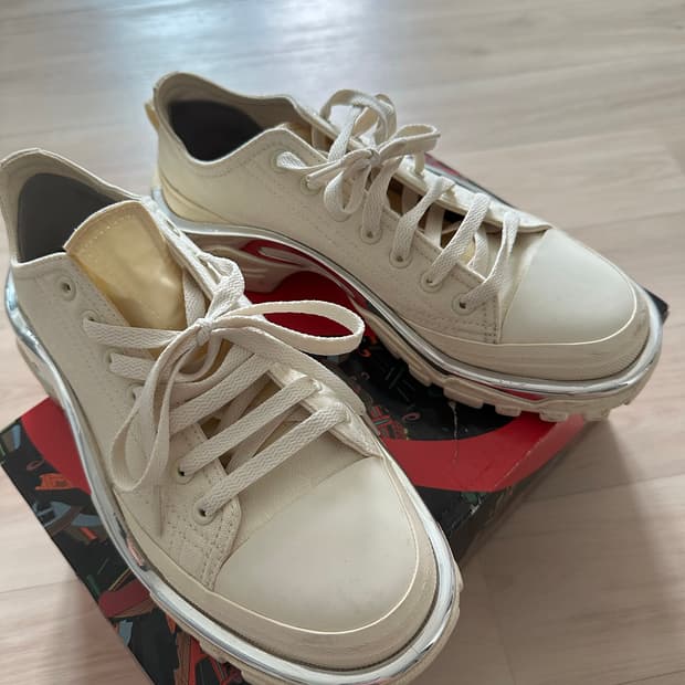 라프시몬스 아디다스 뉴러너 베이지 250