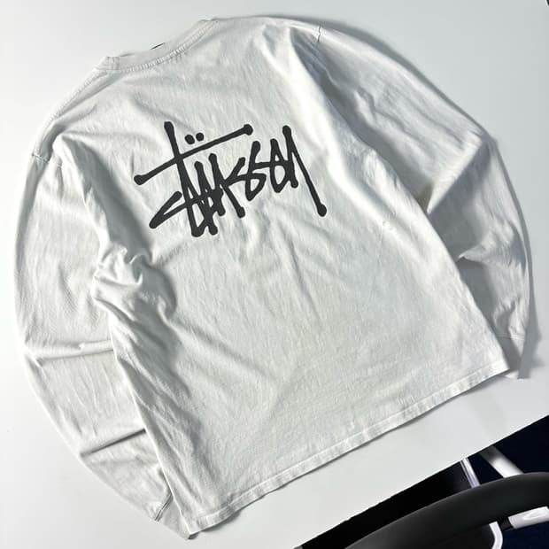 Stussy  스투시 베이직 로고 화이트 롱슬리브 티셔츠 