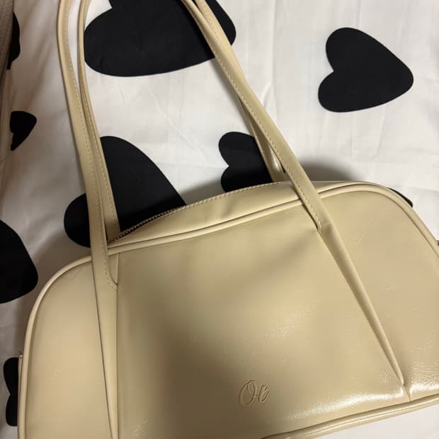 아더템포 스타카토 숄더백 크림 