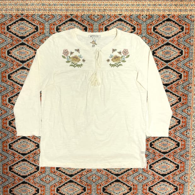 써스데이아일랜드 자수 태슬 아이보리 티셔츠 여성M