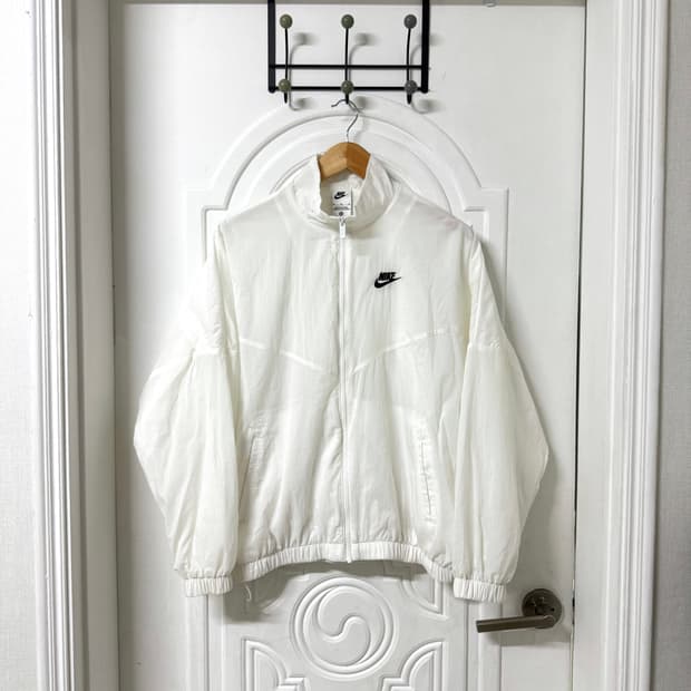 M사이즈 여성 나이키 에센셜 윈드러너 바람막이 