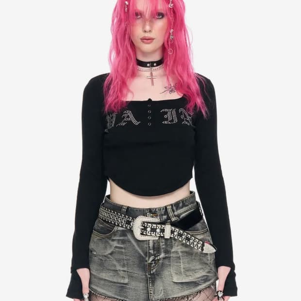 스키즘인듀싱 PAIN RHINESTONE TOP 크롭 롱슬리브