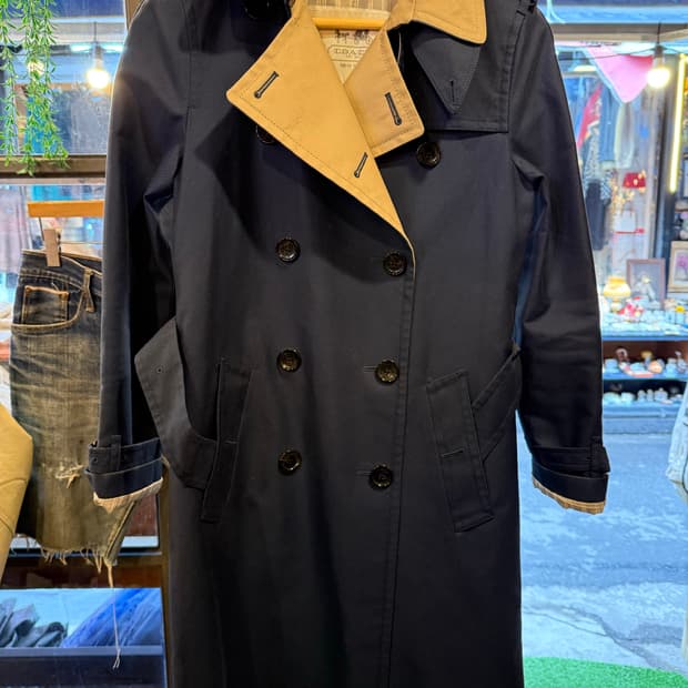 코치 네이비 베이지 트렌치코트