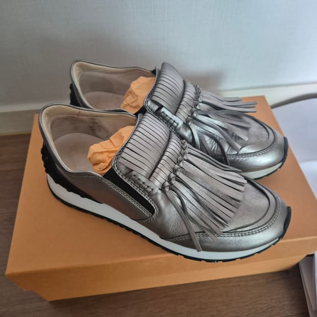 토즈 태슬 스니커즈