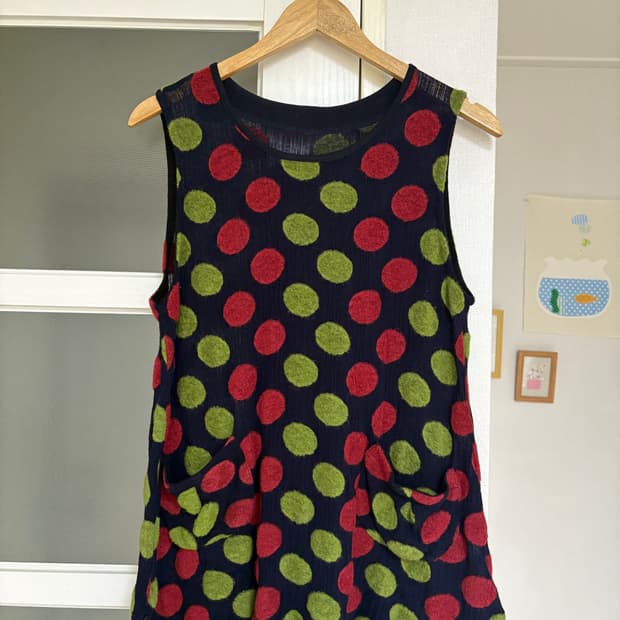 도트 포인트 민소매 니트