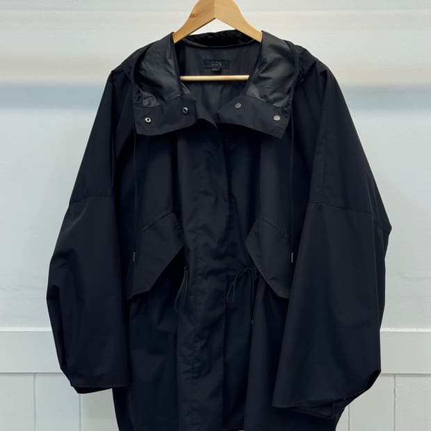 코스 라이트 패커블 레인코트 블랙