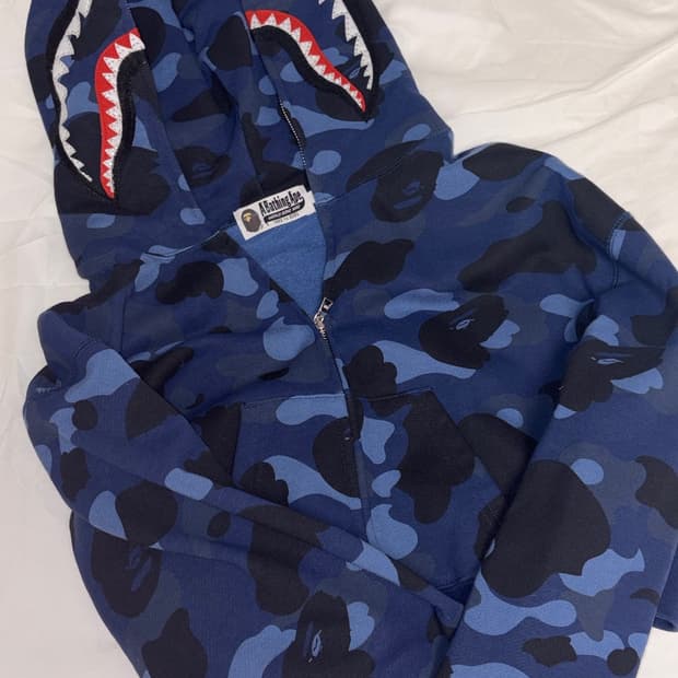 (오늘만 이가격) 베이프 카모 크리스탈 네이비 후드집업