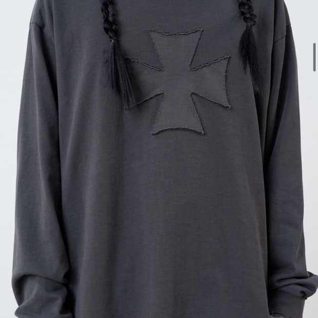 아르반 크로스 아플리케 디스트로이드 롱슬리브 페이드 그레이 3사이즈