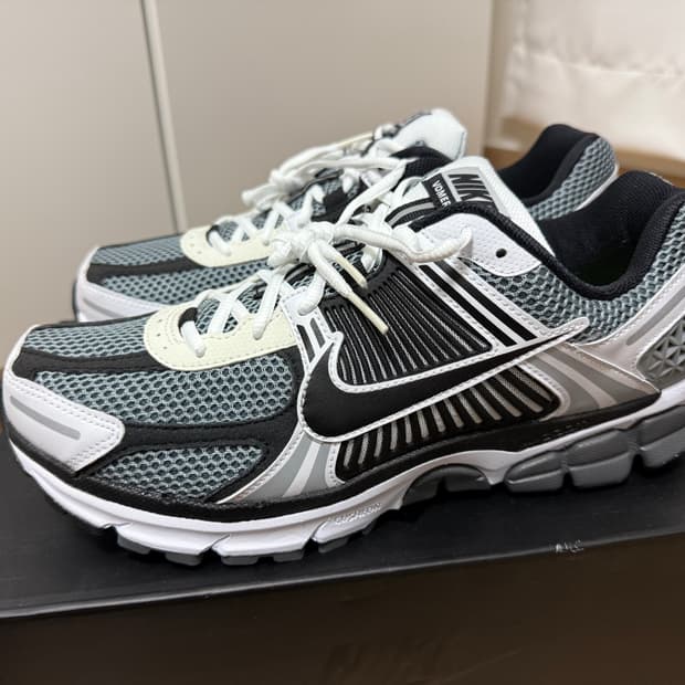 줌 보메로 5 다크그레이 블랙화이트