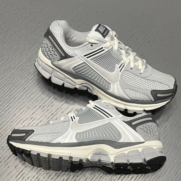 나이키 여자 운동화 줌 보메로 5 메탈릭 실버