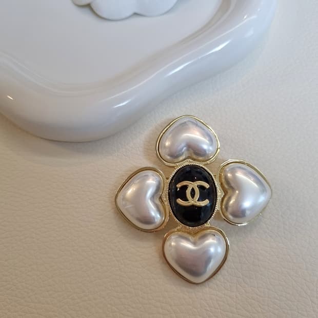 샤넬 하트진주 블랙스톤CC 브로치 업사이클링