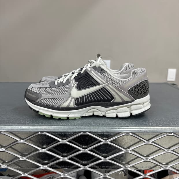 나이키 줌 보메로 5 코블스톤(w) 260