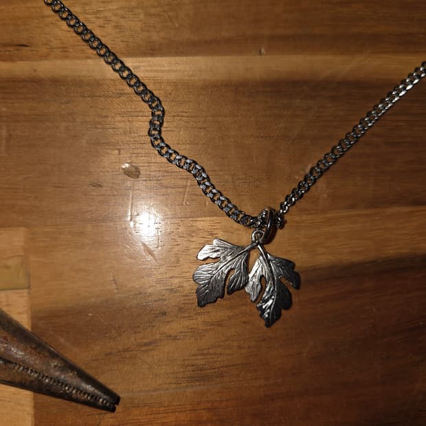 잎사귀 펜던트 목걸이