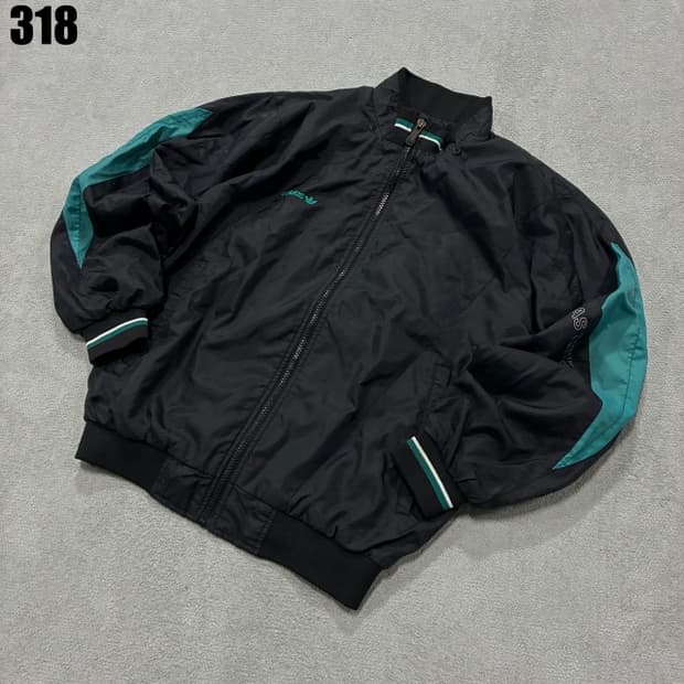 아디다스 블랙 민트 바람막이 