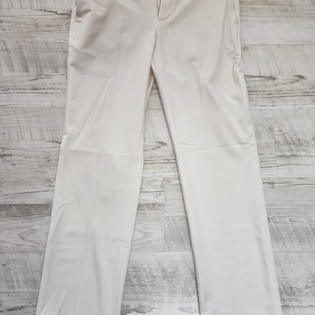 무신사 스탠다드 크림색 세미 와이드 슬랙스 팜 (32~33) 화이트 바지