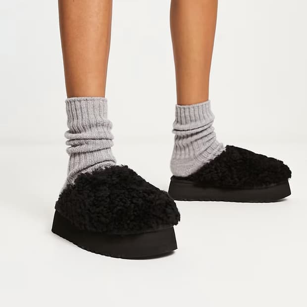 UGG 어그 컬리 퍼 플랫폼 슬라이드