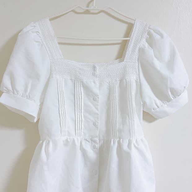 화이트 봄 여름 스퀘어넥 퍼프 블라우스