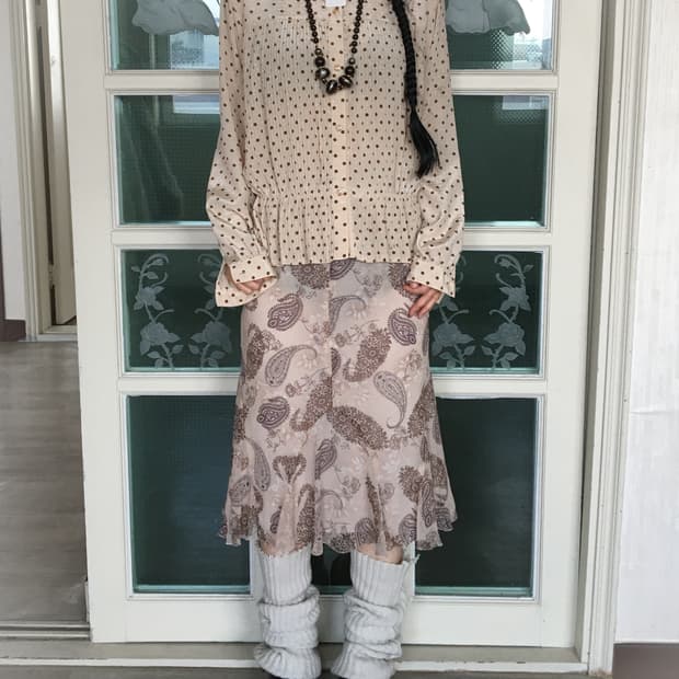 Dot pattern pleats blouse