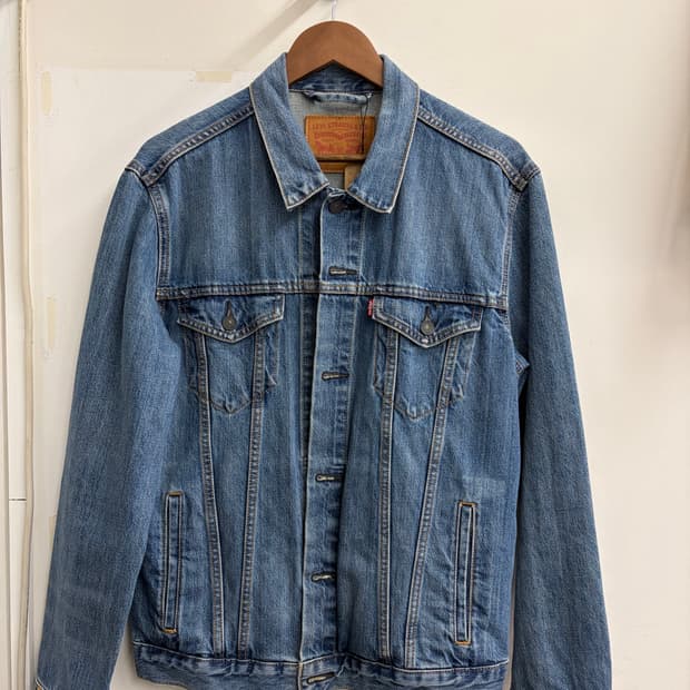 N11. 리바이스 청자켓