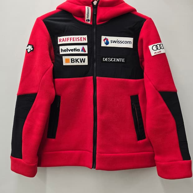 데상트 키즈 스위스 본딩 플리스 후드자켓.
싸이즈 160