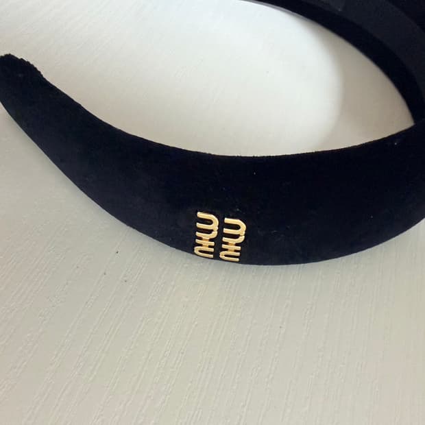 미우미우 벨벳 머리띠(정품)