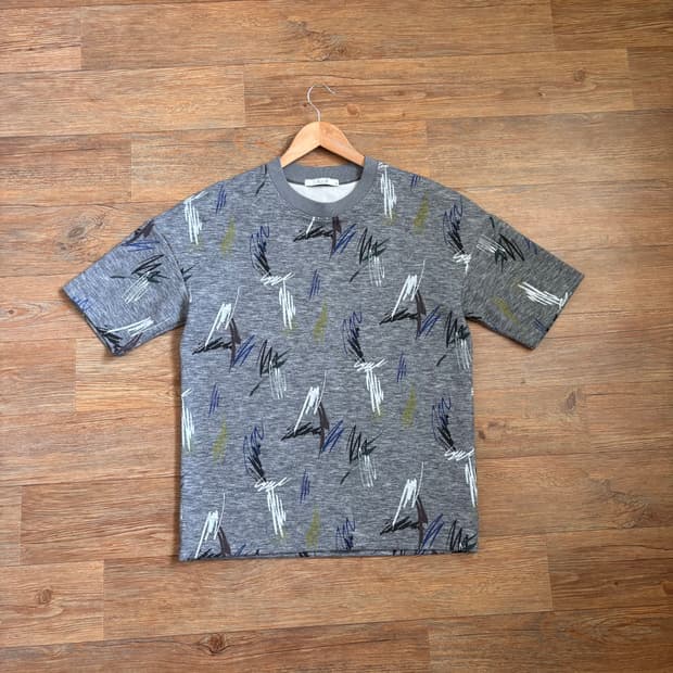 ZIO 송지오 그래픽 반팔 티셔츠 루즈핏 박스핏 세련된 실루엣