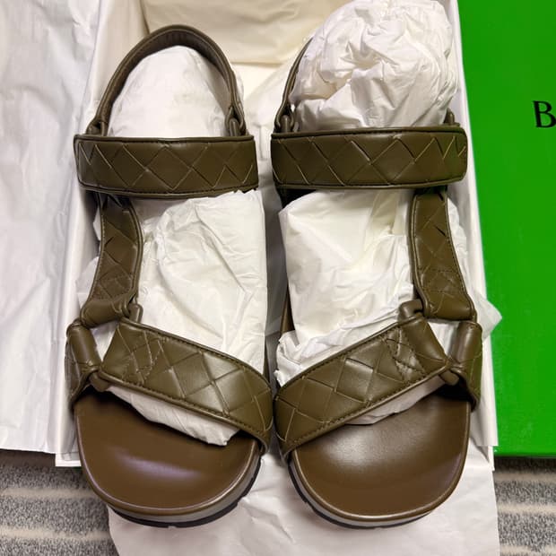 보테가 베네타 트립 샌들 카키