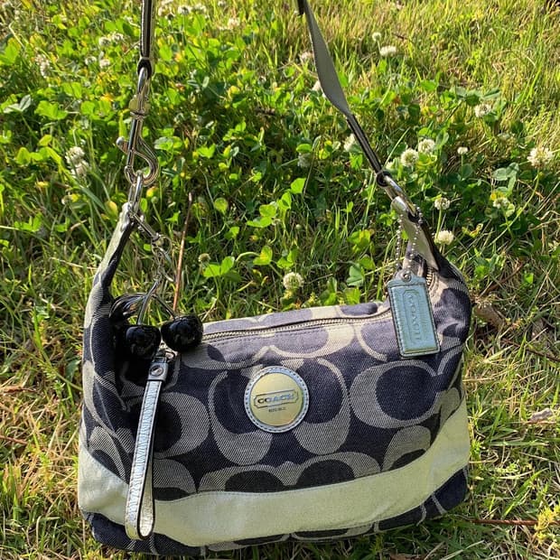 🎉SALE🎉 희귀 여름템 👖🩶 Coach 데님 실버 숄더백