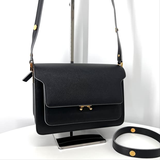 마르니 사피아노 트렁크 숄더백 블랙 (SBMPN09NO1)