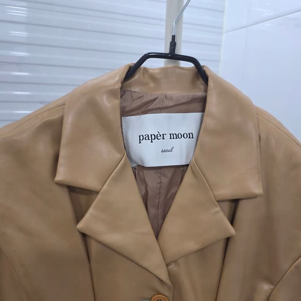 페이퍼문 베이지 페이크레더 자켓