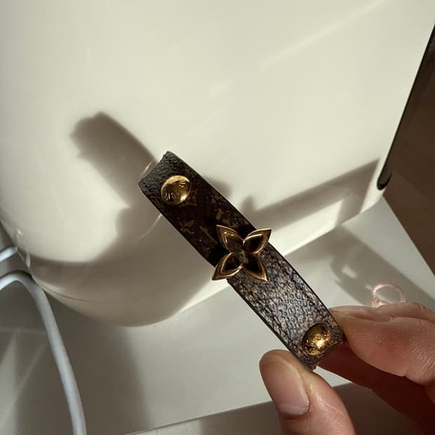 루이비통 블루밍 가죽팔찌 