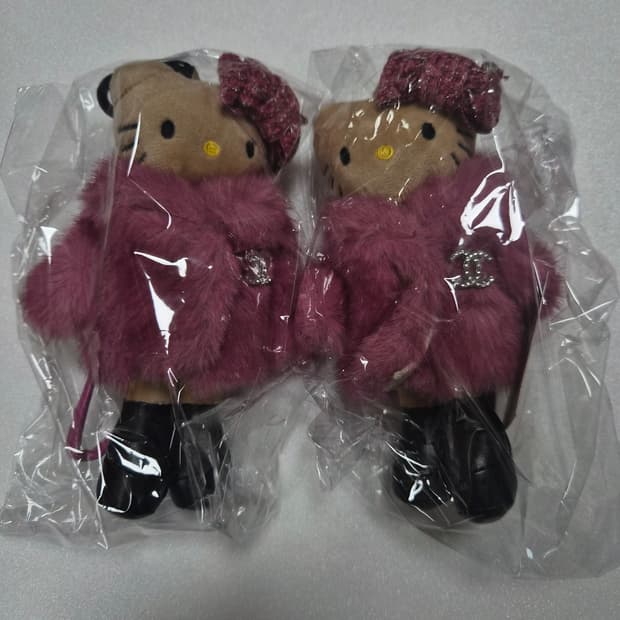 헬로키티 롱다리 퍼코트 키링