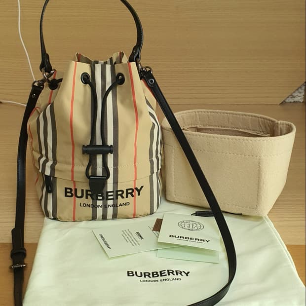 버버리 포이베 버킷백/크로스백 새상품급 정품(감정O)