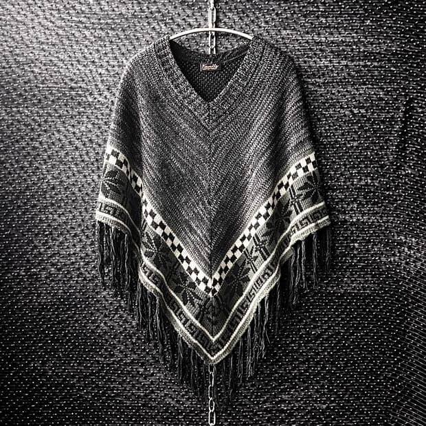 Vanity Glamourous 프린지 판초 니트