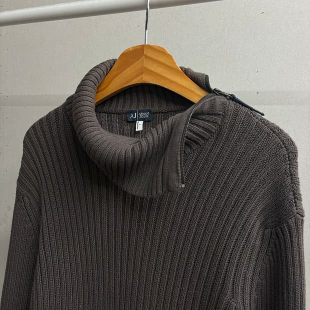 아르마니 하이넥 슬리브 니트