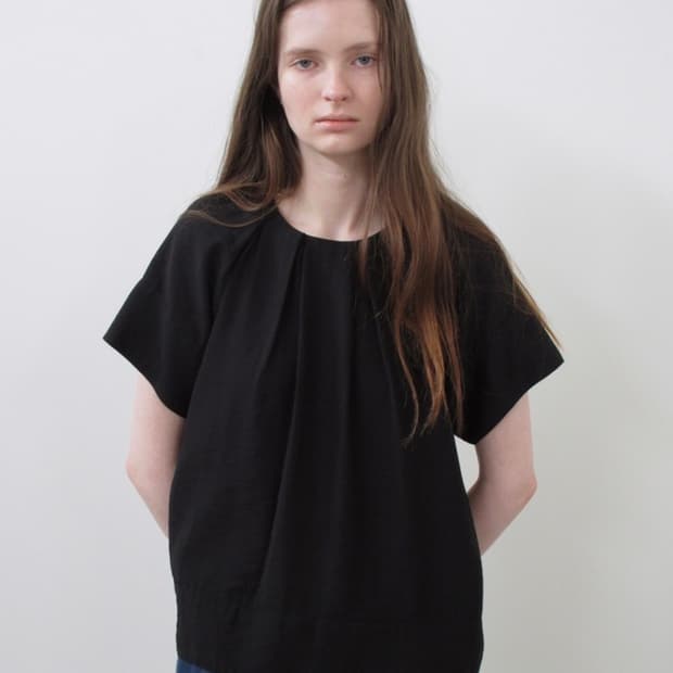 파이카 TUCK SHEER STRIPED TOP (black)