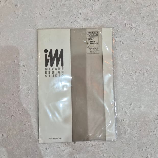 MIYAKE DESIGN STUDIO 스틸핑크 팬티스타킹