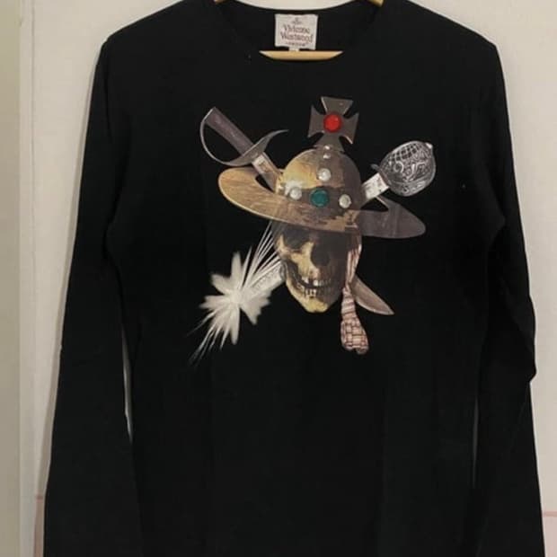 비비안 웨스트우드 skull long sleeve