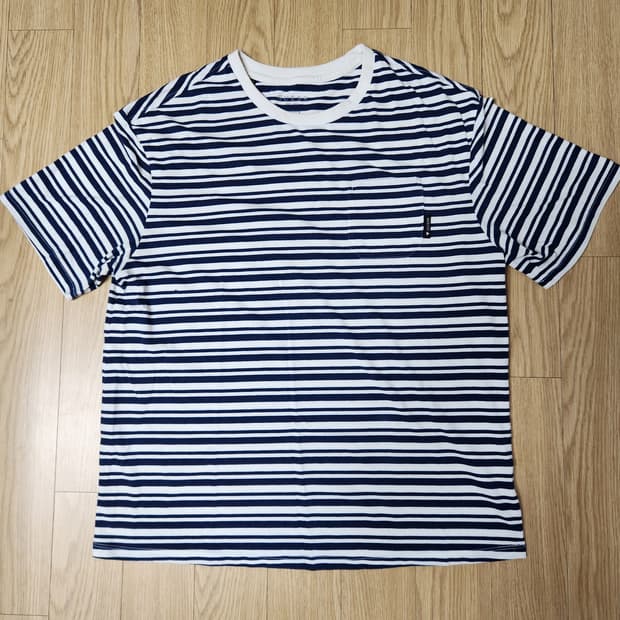 게스(GUESS) 스트라이프 포켓 반팔 티셔츠 XL
