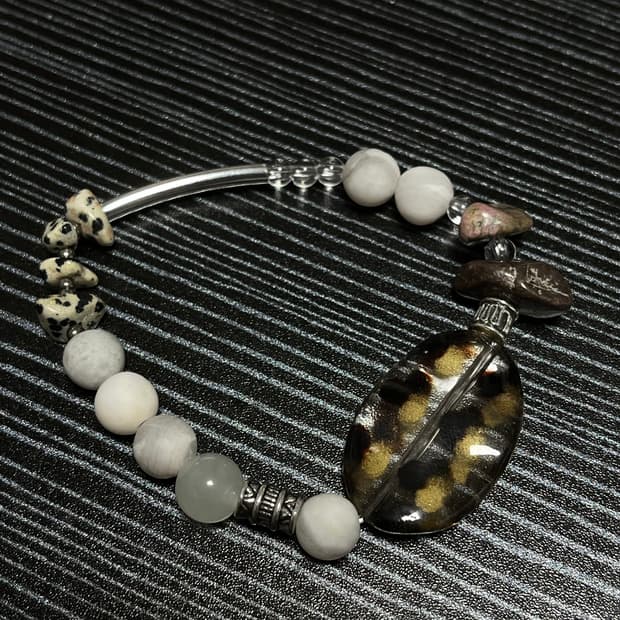 Mixed Stone & Graphic Pendant Bracelet