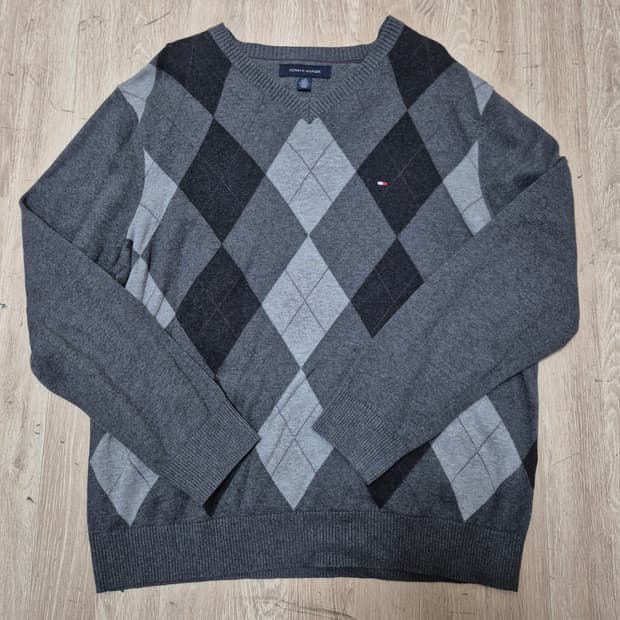 타미힐피거 미니 플래그 아가일 패턴 브이넥 니트 L(100)