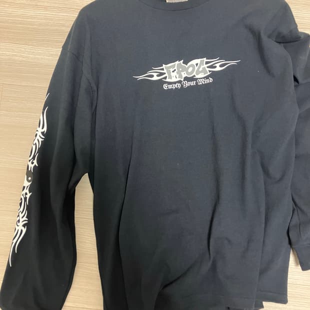 퍽댓너드샵 fpog 롱슬리브 팔아요