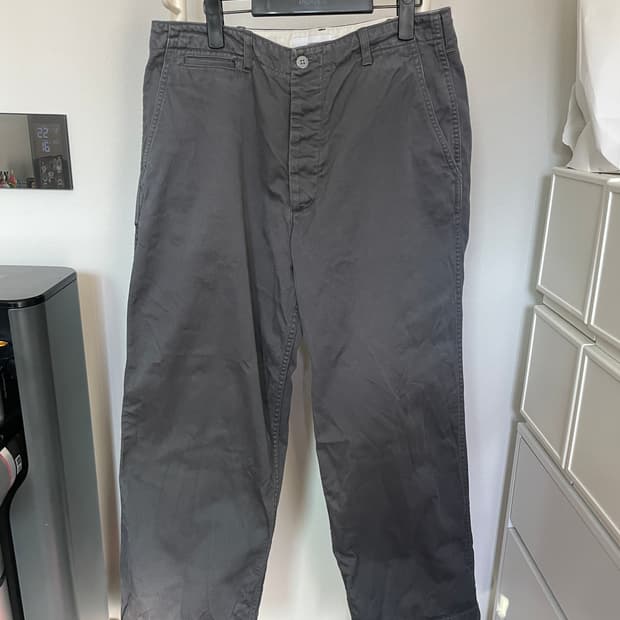 그라프페이퍼 치노팬츠 1사이즈판매합니다