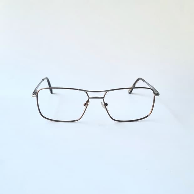 데드스탁 엣지를 더하는 투브릿지 긱시크 안경테
