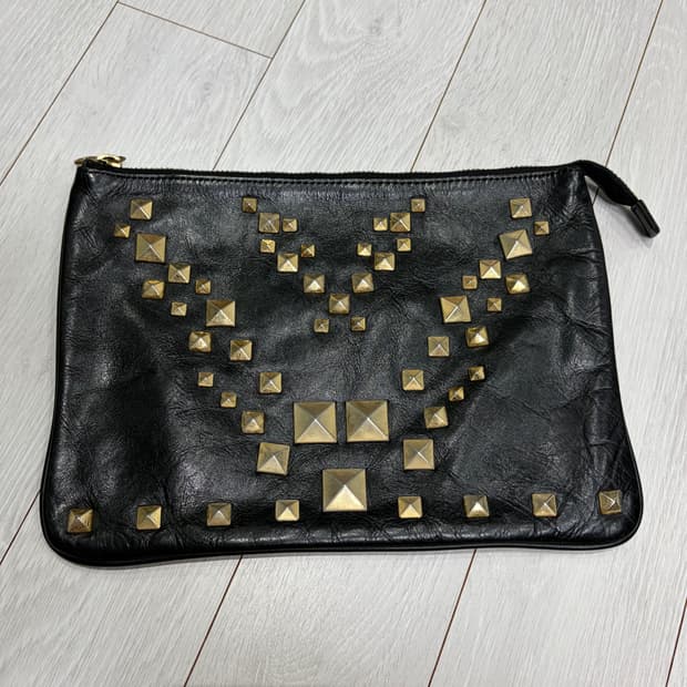 준야 와타나베 스터드 파우치