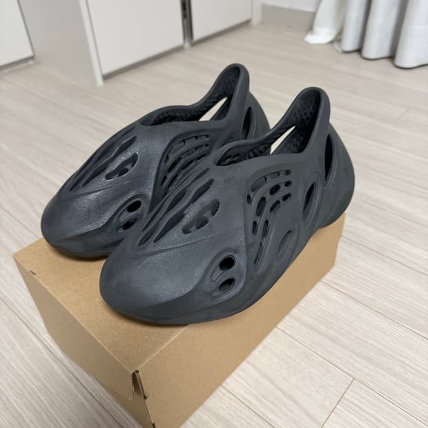 [275] 아디다스 이지 폼 러너 카본